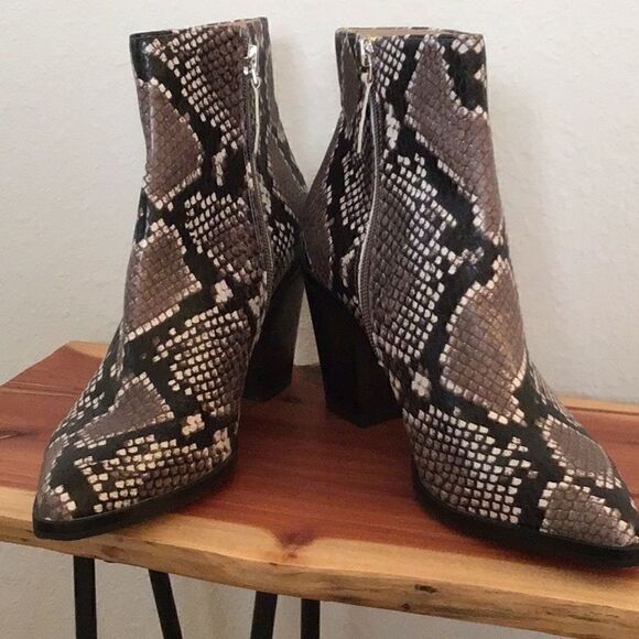 NEW 14TH & UNION Braxton snakeskin booties - Picture 2 of 7